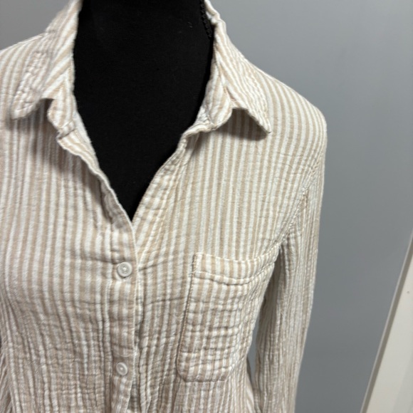 Beach Lunch Lounge Button Down Top - Picture 5 of 8